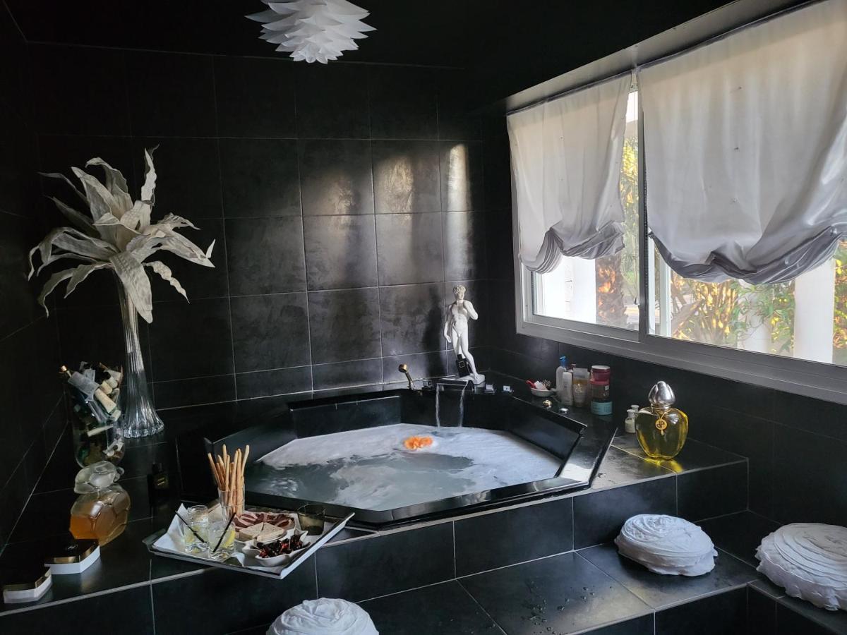 Petra Bianca Suites & Chambres Бонифачо Экстерьер фото