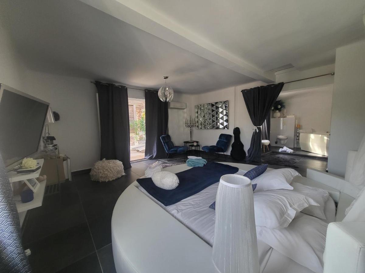 Petra Bianca Suites & Chambres Бонифачо Экстерьер фото
