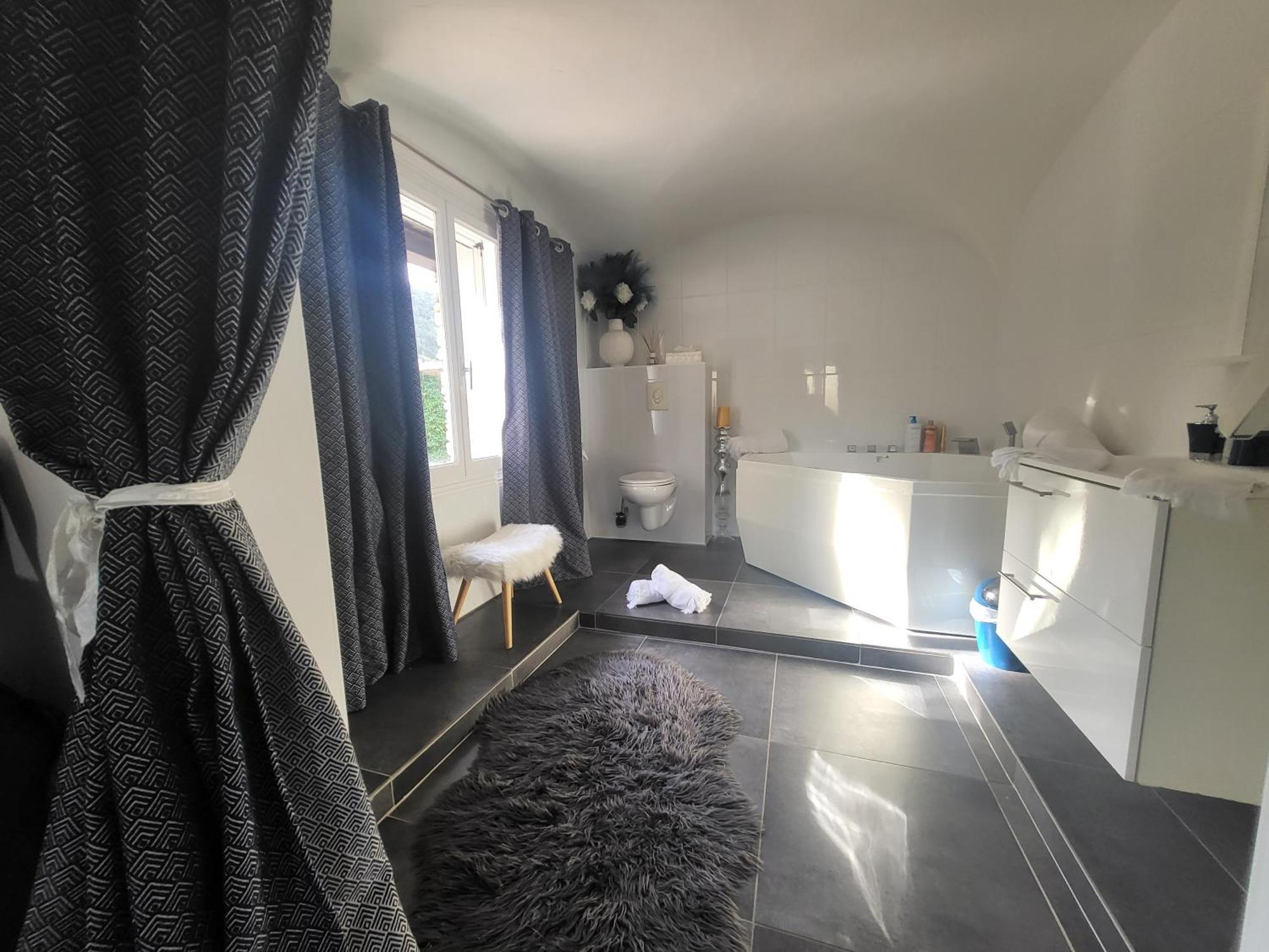 Petra Bianca Suites & Chambres Бонифачо Экстерьер фото