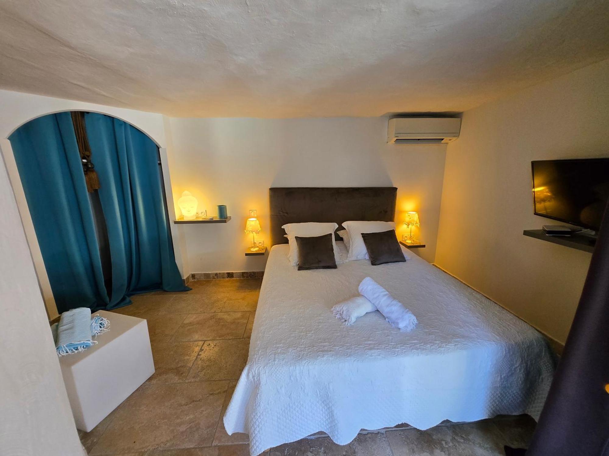 Petra Bianca Suites & Chambres Бонифачо Экстерьер фото