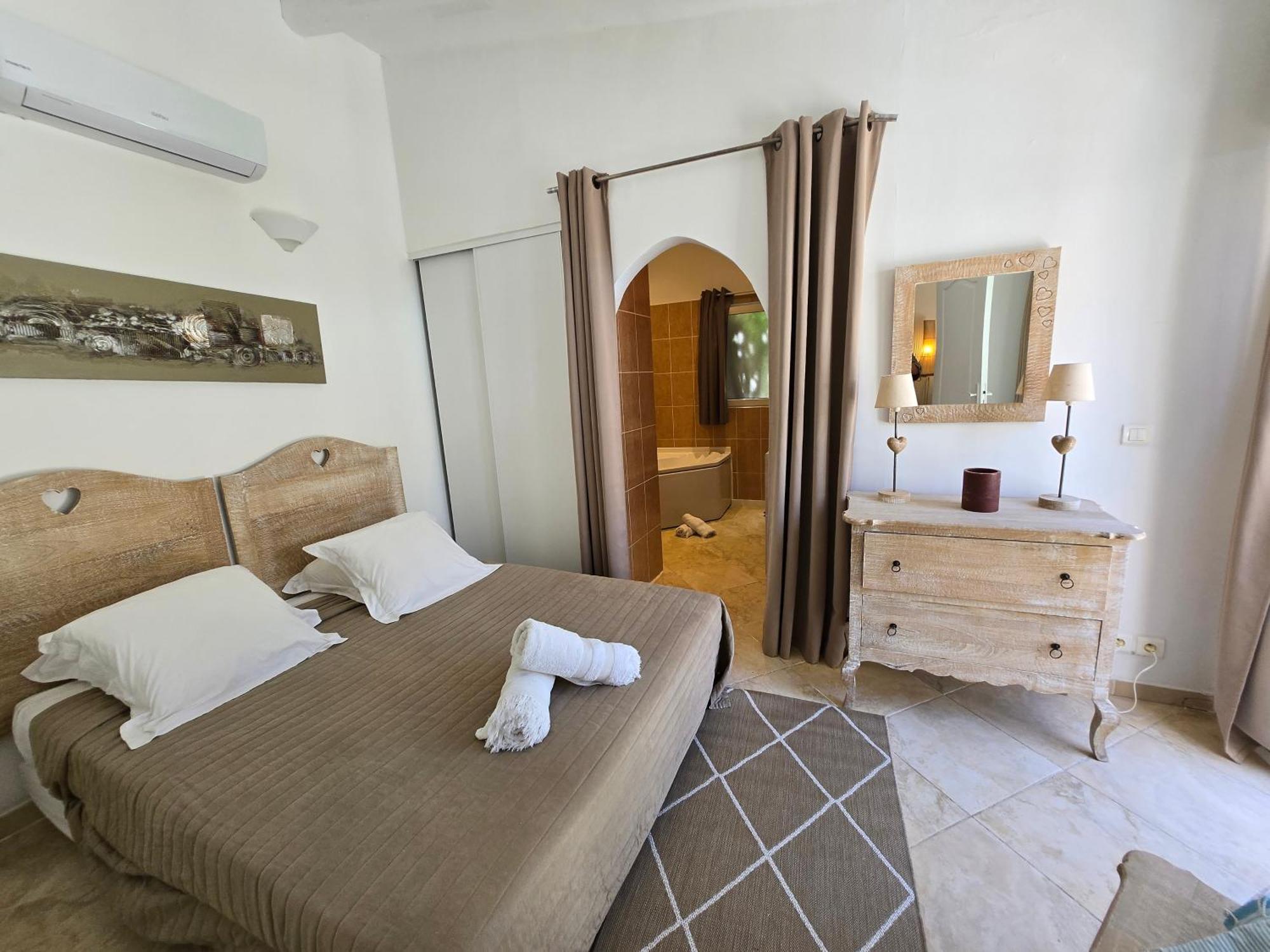 Petra Bianca Suites & Chambres Бонифачо Экстерьер фото