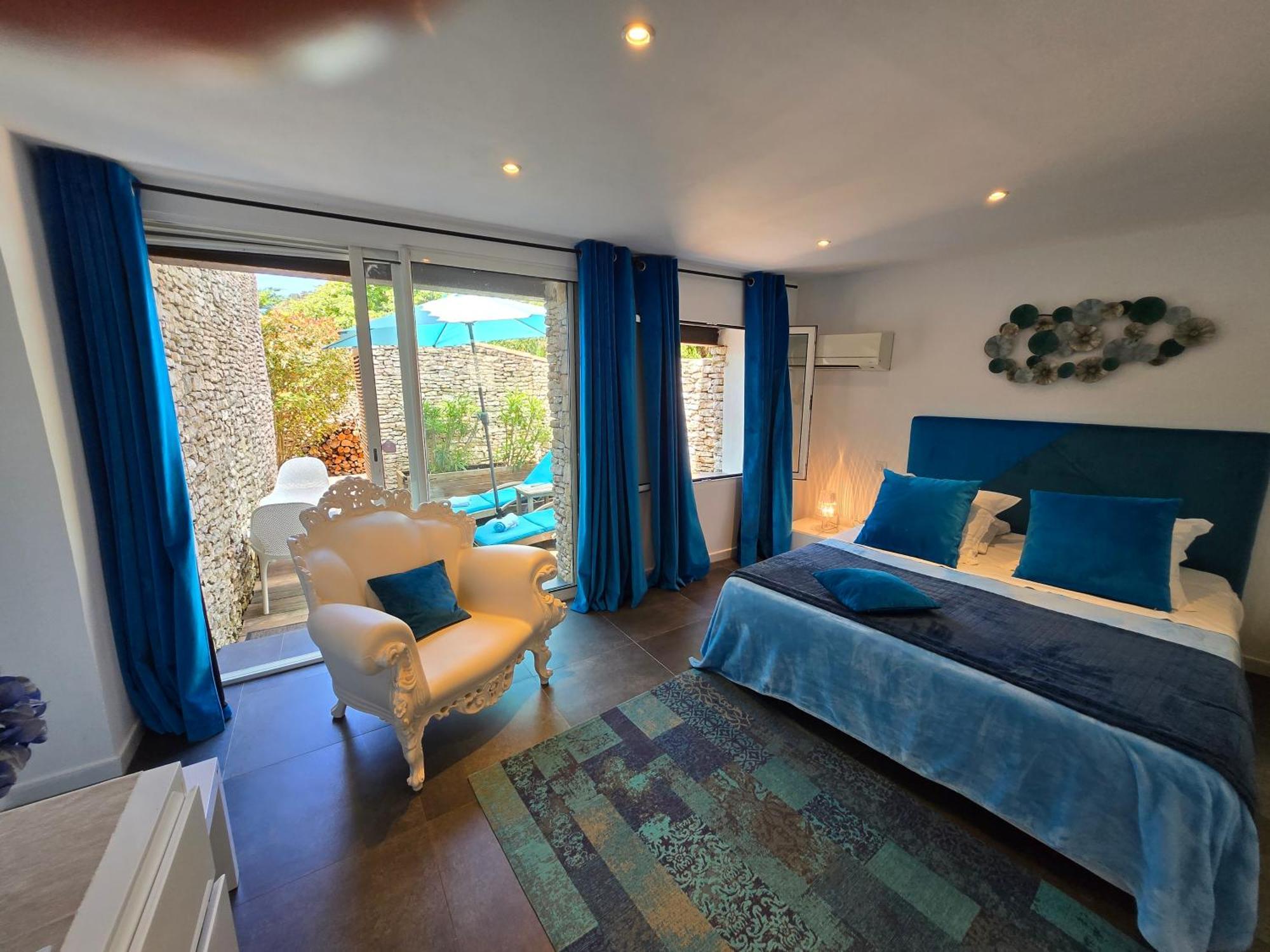 Petra Bianca Suites & Chambres Бонифачо Экстерьер фото